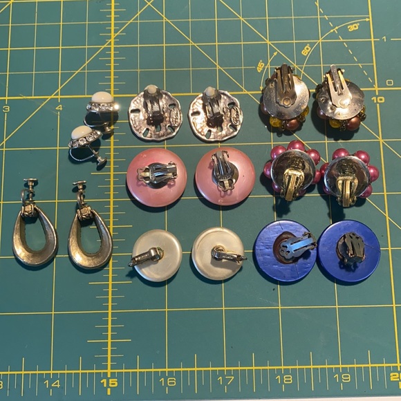 Collection of clip and screw back earrings. - Picture 5 of 5